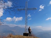 21 Alla croce di Bracca (937 m) con vista da sx in Alben, Suchello, Cornagera-Poieto 